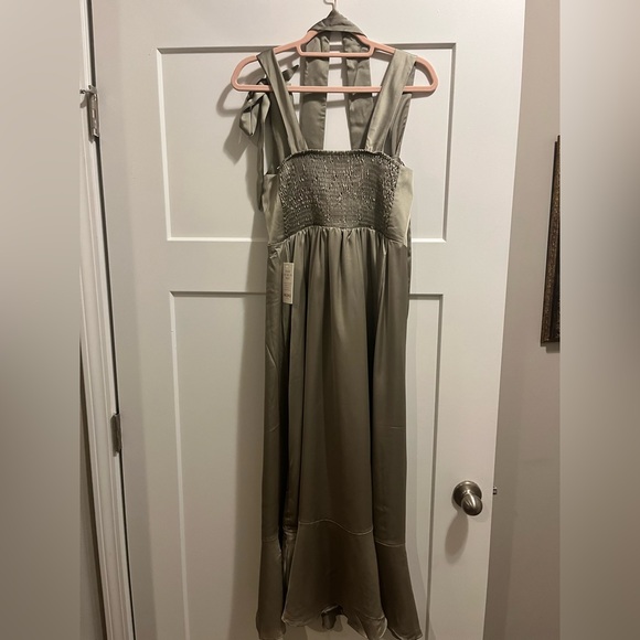 Show Me Your MUMU. NWT. Claire Midi Dress. Size Large. Color is green. - Picture 4 of 8